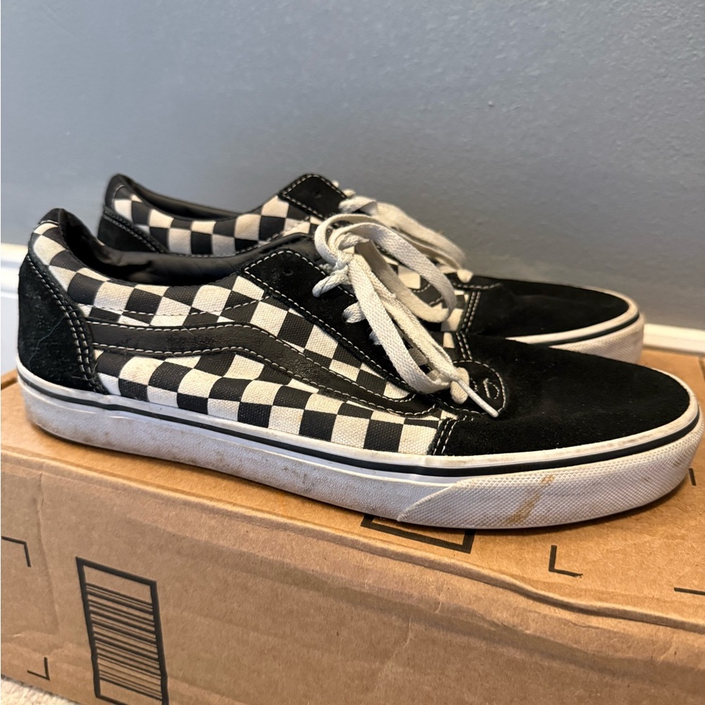 Men’s Vans Old Skool Black Suede Checkered Size 9